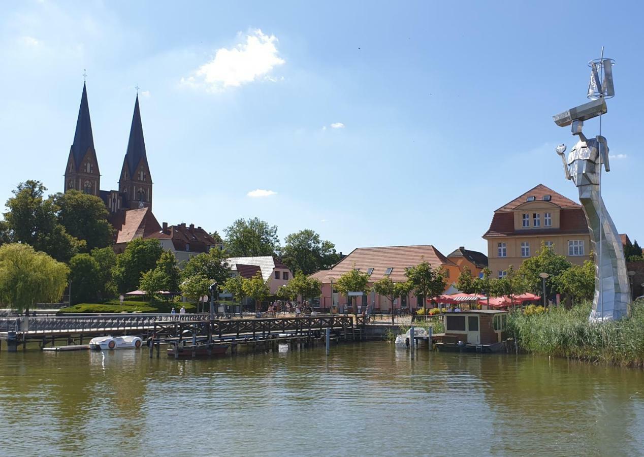Aparthotel Travel Art Boardinghouse Neuruppin Esterno foto