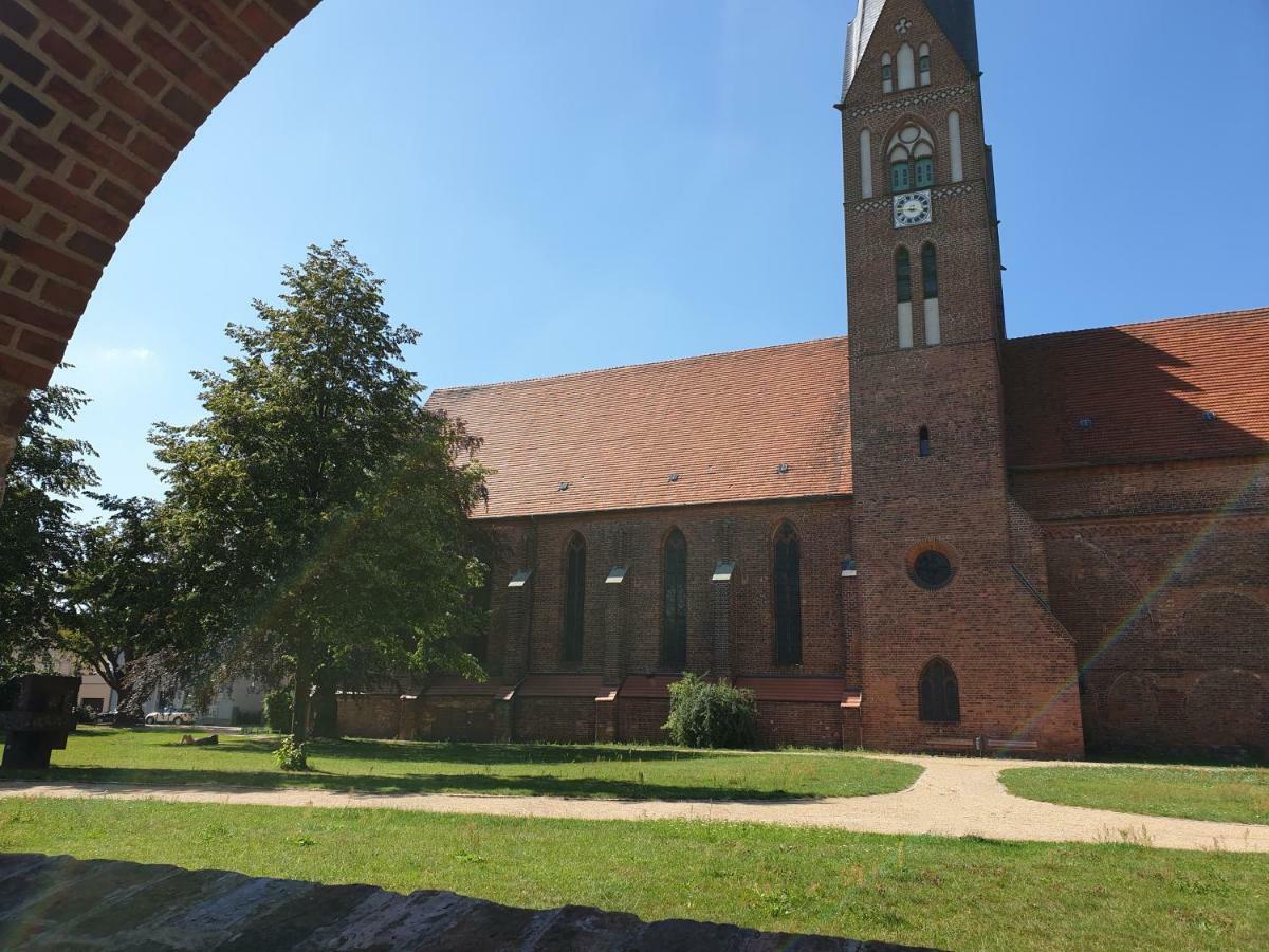 Aparthotel Travel Art Boardinghouse Neuruppin Esterno foto